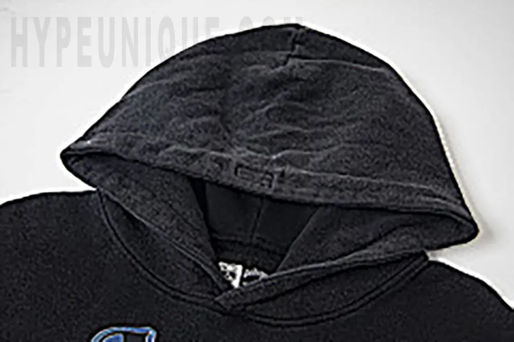 Close-up of the collar detail