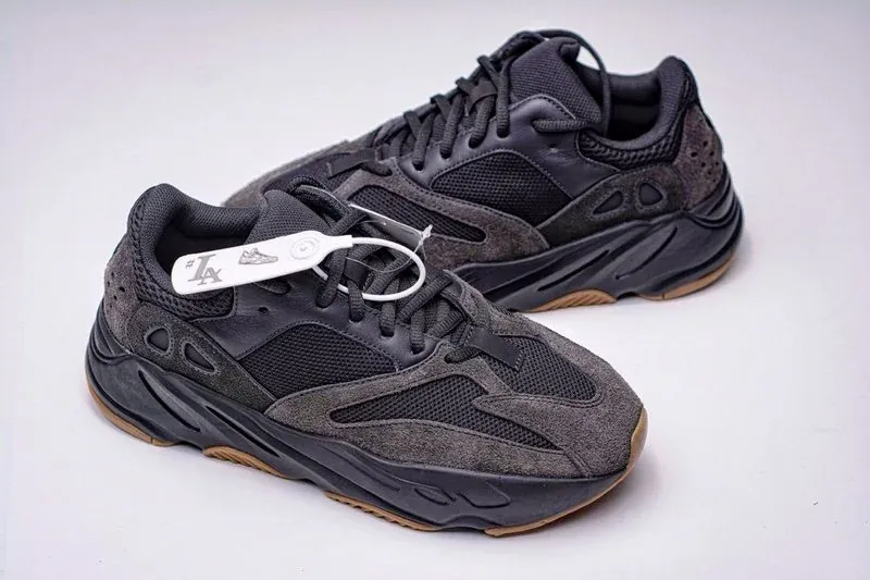 Yeezy Boost 700 Utility Black (2019/2023) Replica