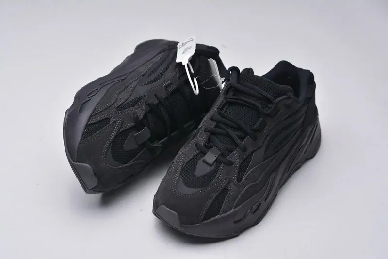 Yeezy Boost 700 V2 Vanta Reps