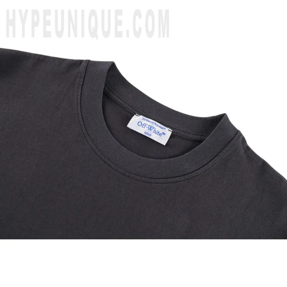 Close-up of the collar detail