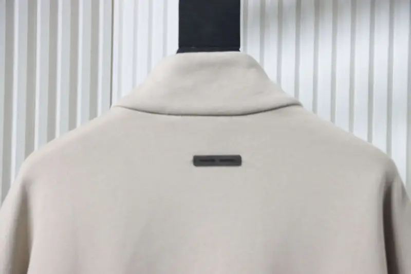 Neckline
