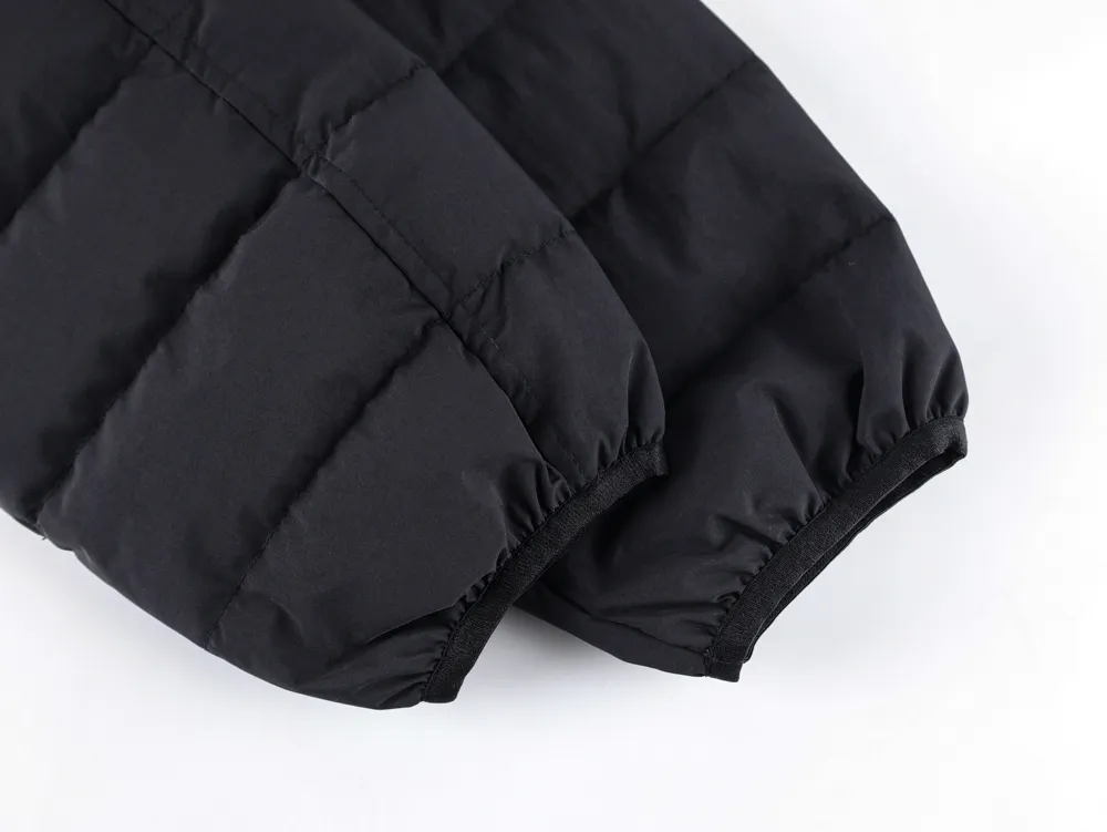 Jacket sleeves with elastic cuffs