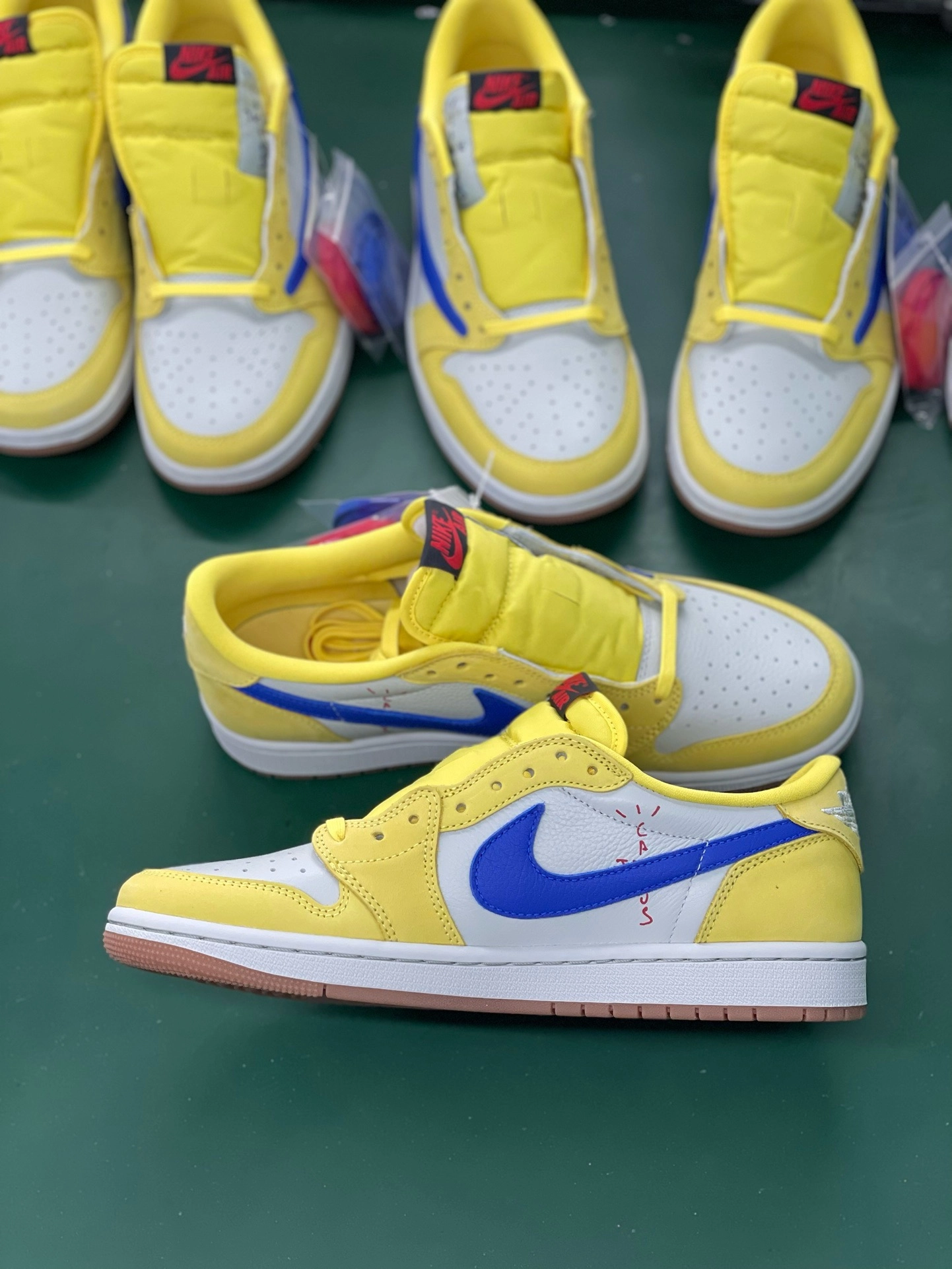 Travis Scott Air Jordan 1 Canary Low [Sale Version]