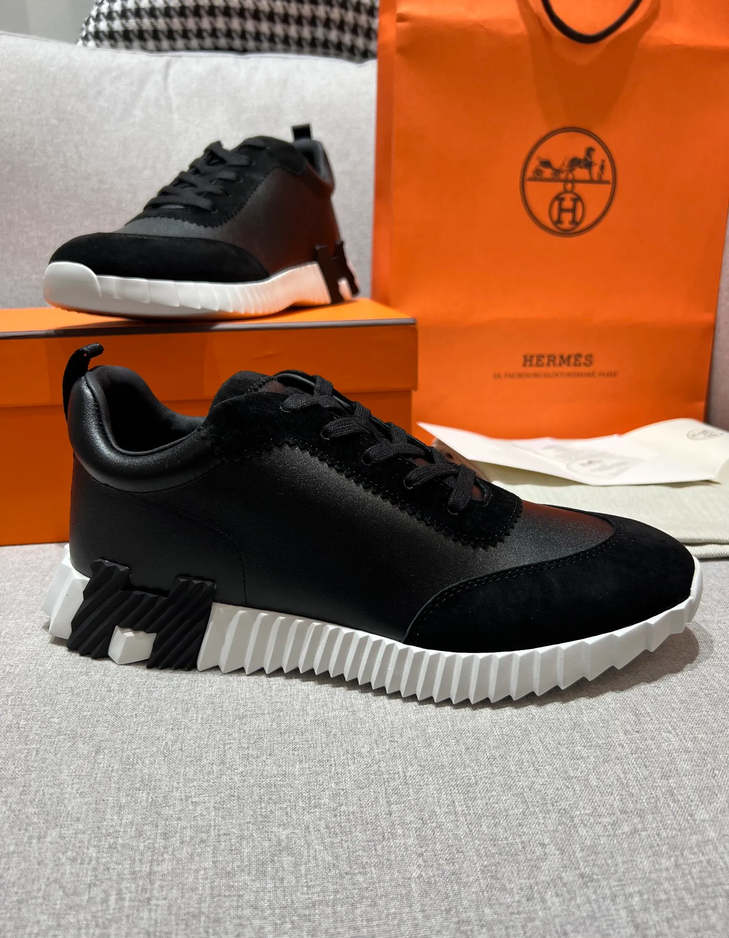 Black Bouncing Suede Leather Sneakers Right Side View