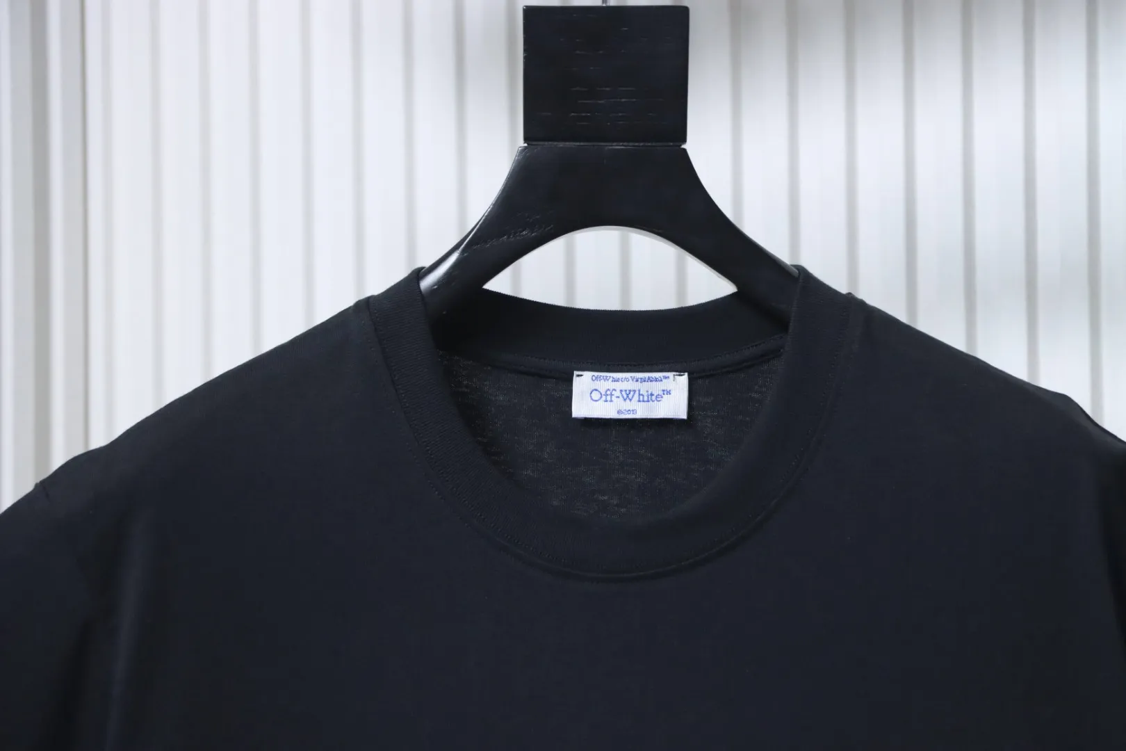 Neckline