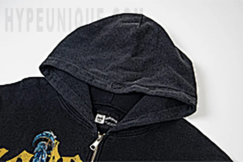 Close-up of the collar detail