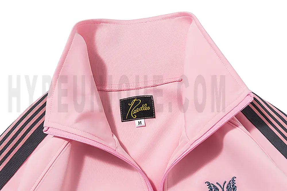 Close-up of the jacket’s neckline wash tag.