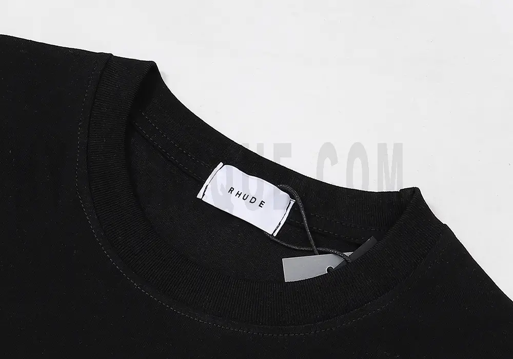Simple and elegant wash tag with a premium texture.