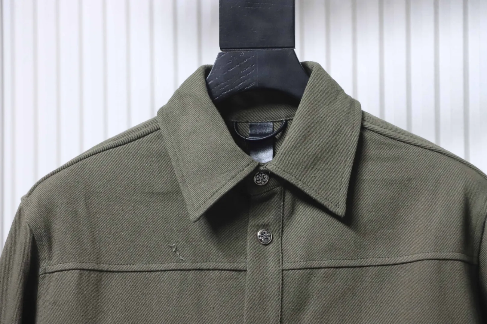 Neckline
