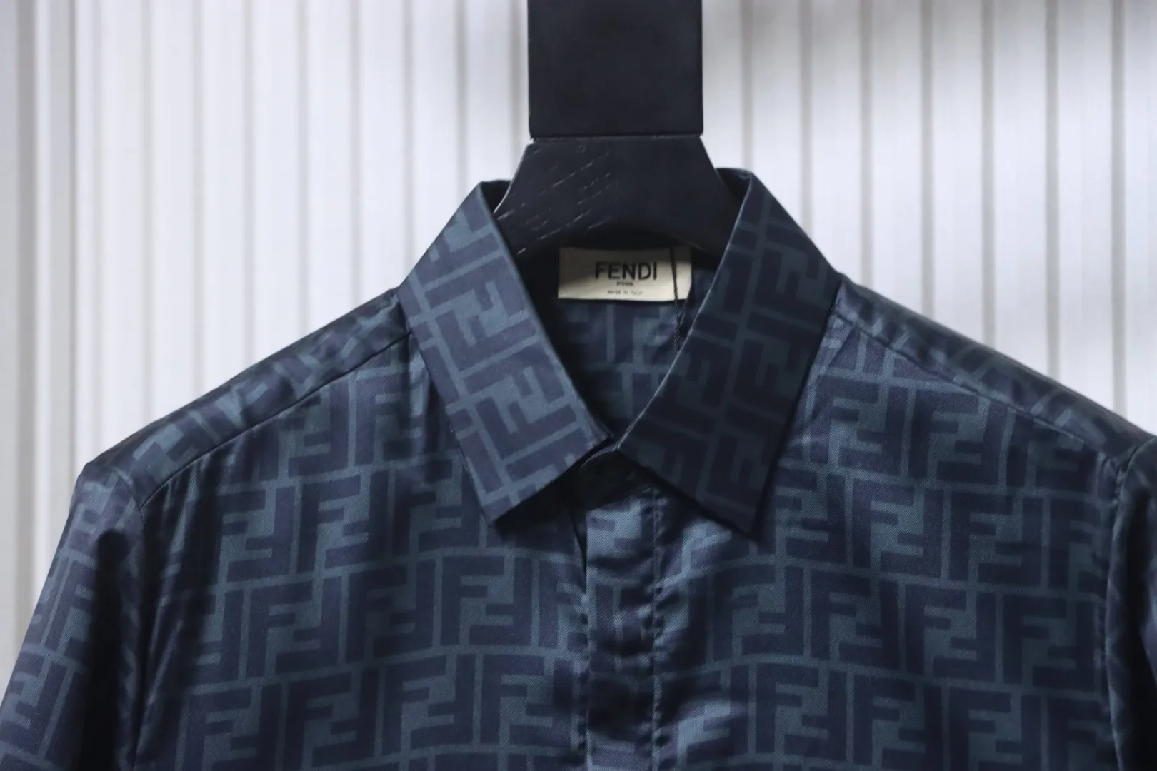 Neckline