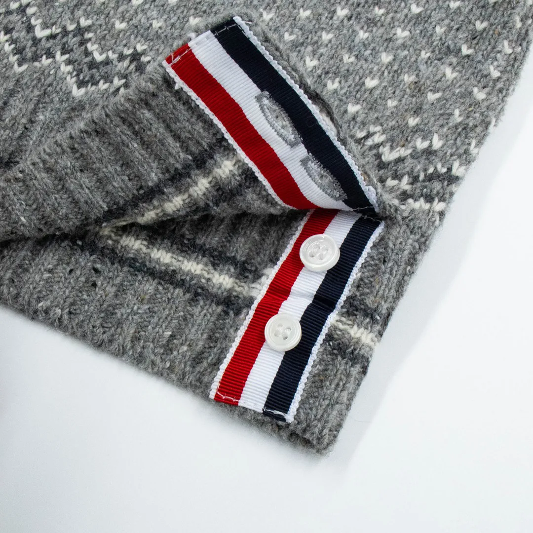 Button Hem Tricolor Details