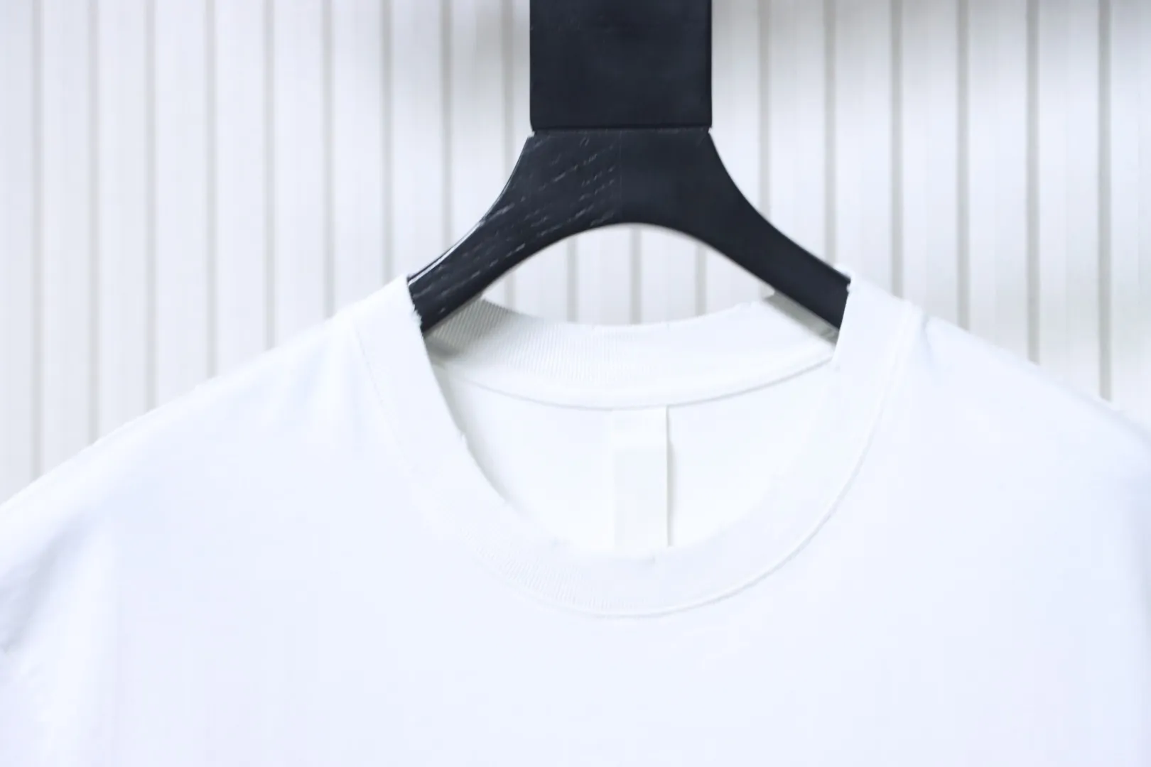 Neckline