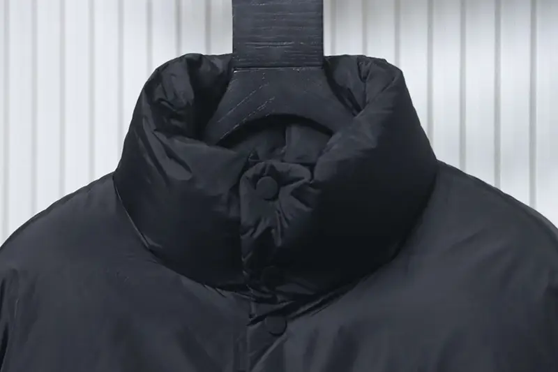 Neckline