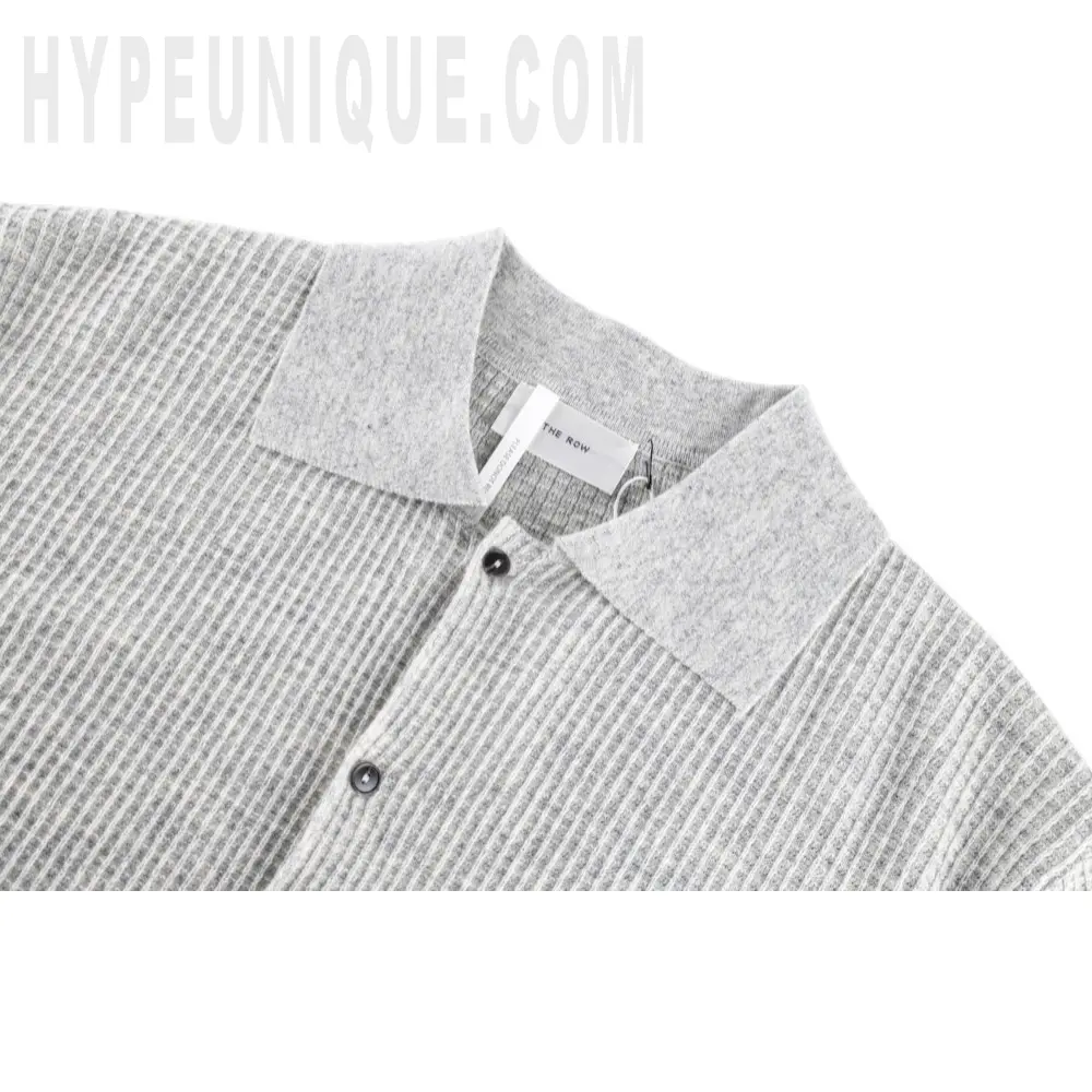 Close-up of the collar detail