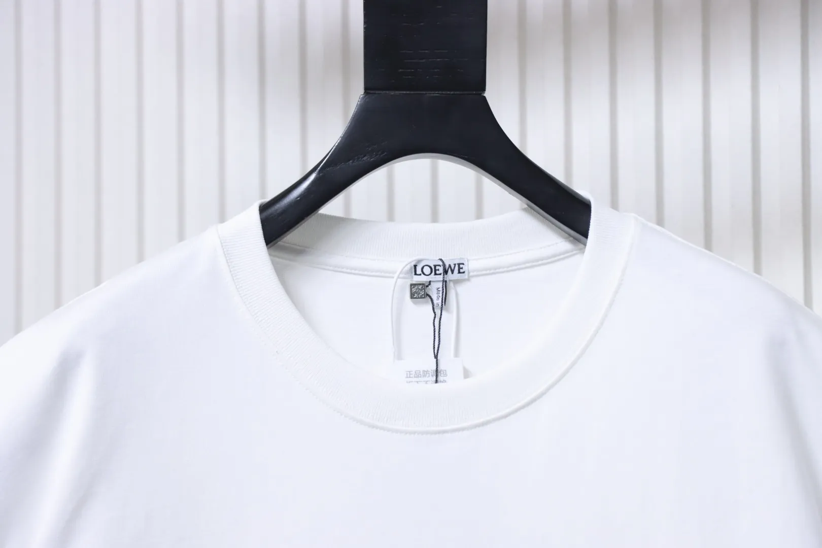 Neckline