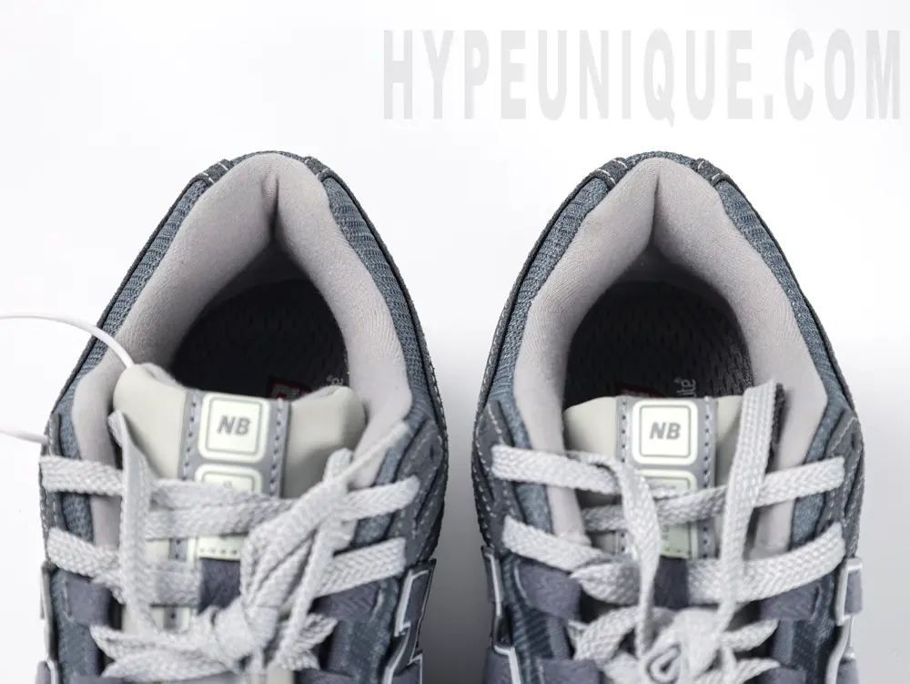 the grey shoe mouth
