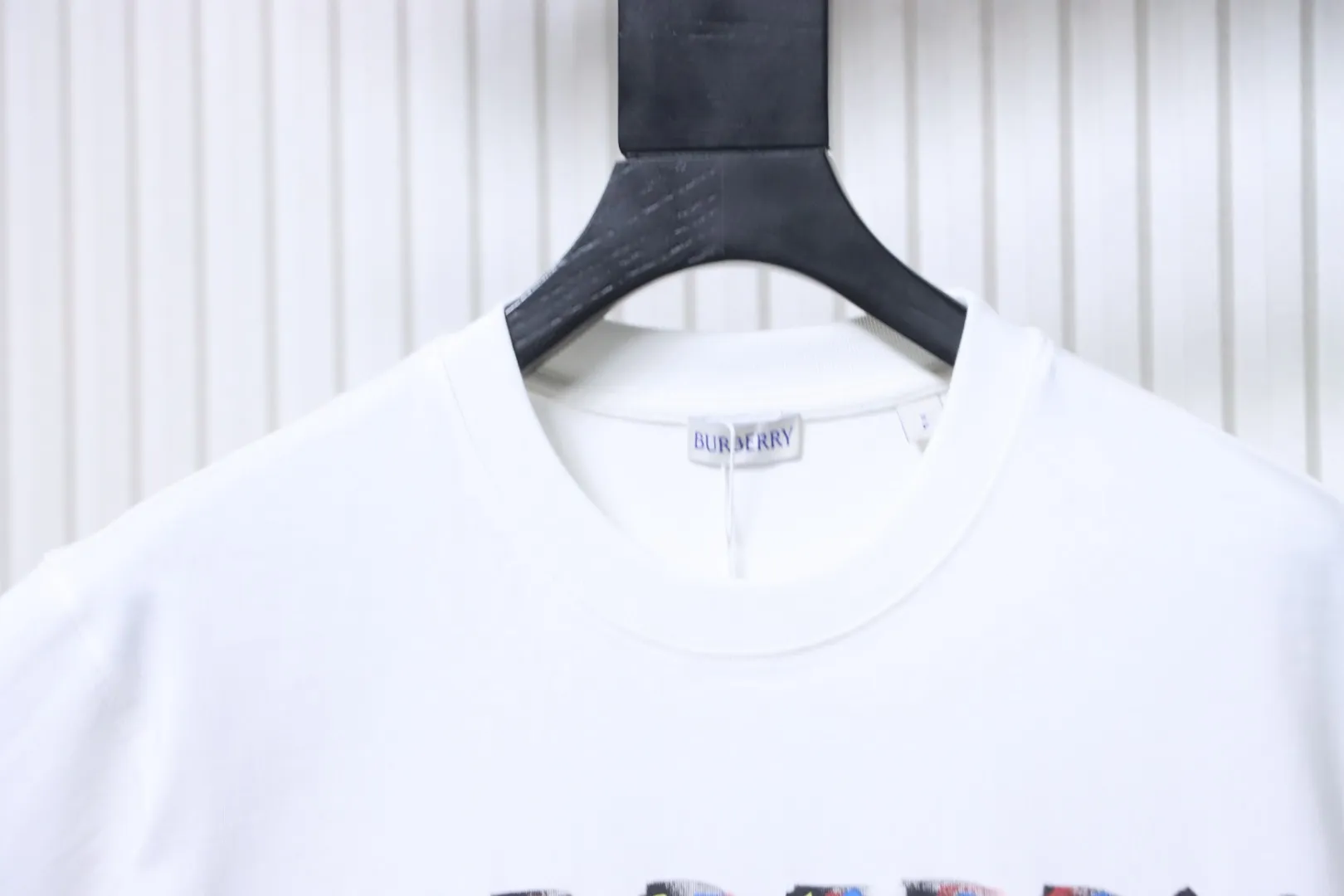 Neckline