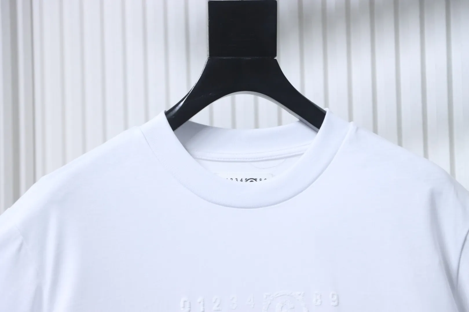 Neckline