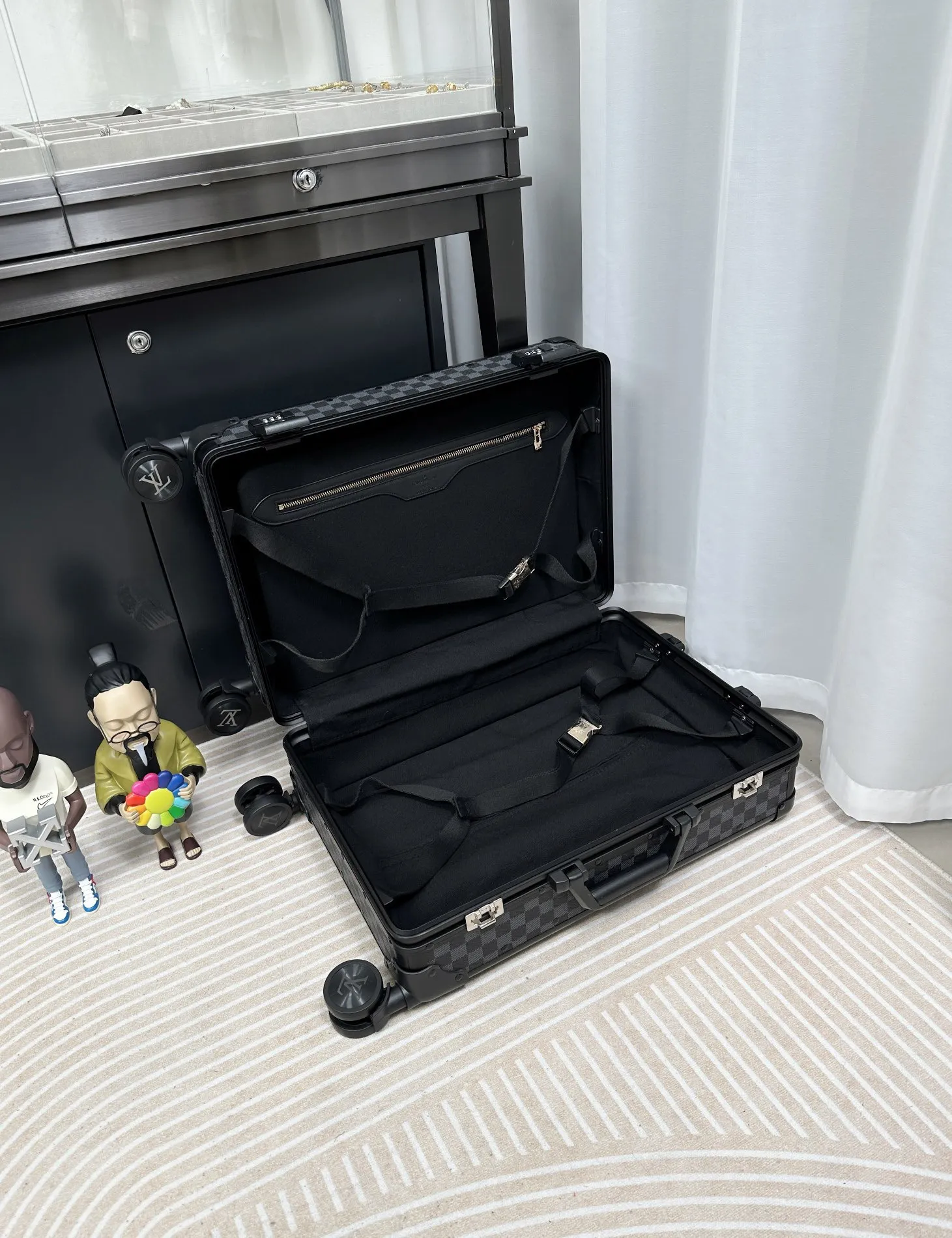 Damier Graphite rolling luggage open interior
