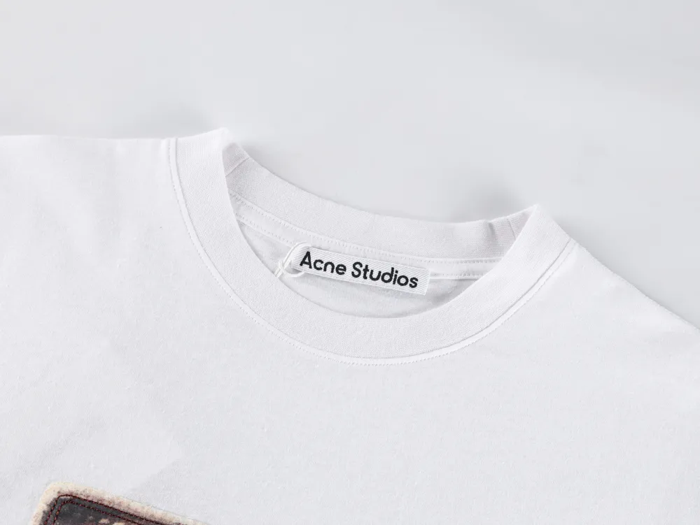 Close neck detail