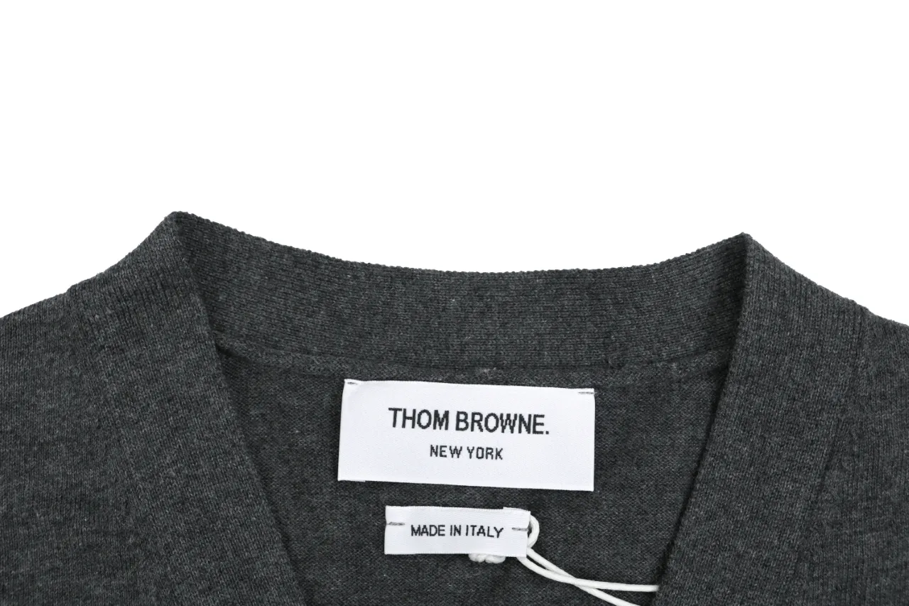 Neckline and Tag