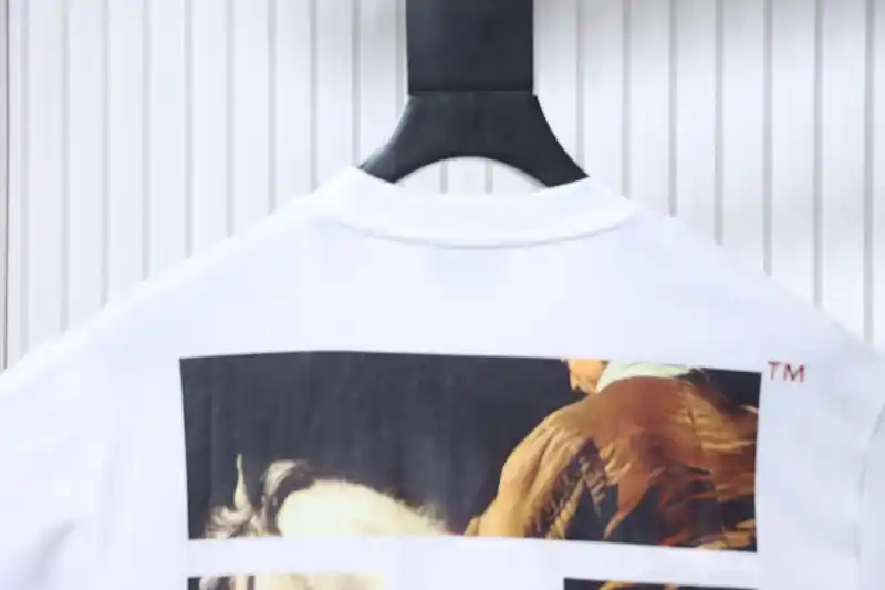 Neckline