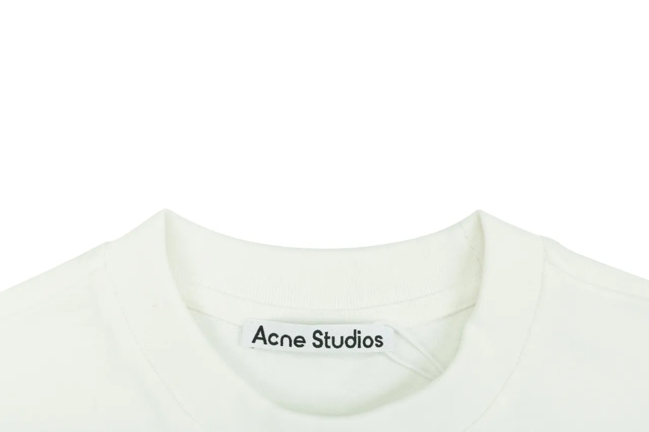 Close-up Neckline