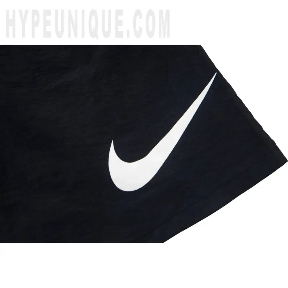 Back brand logo print on the shorts.