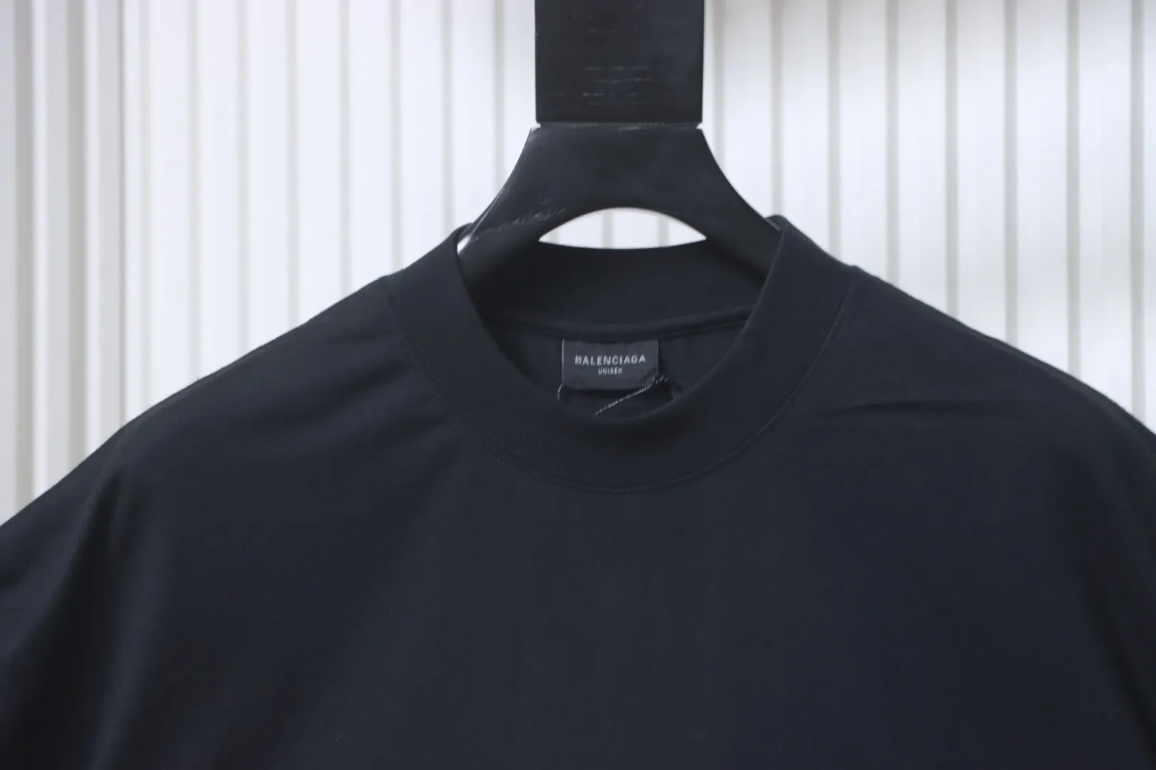 Neckline