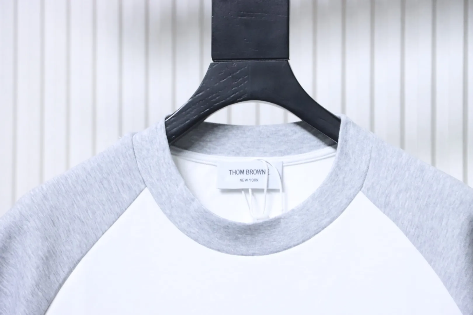 Neckline