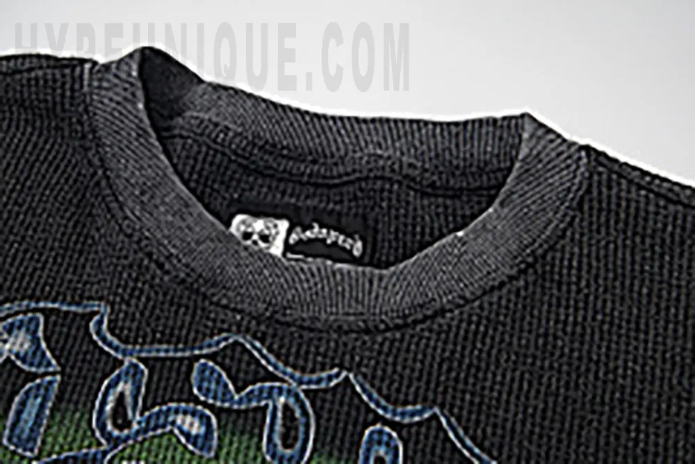 Close-up of the collar detail