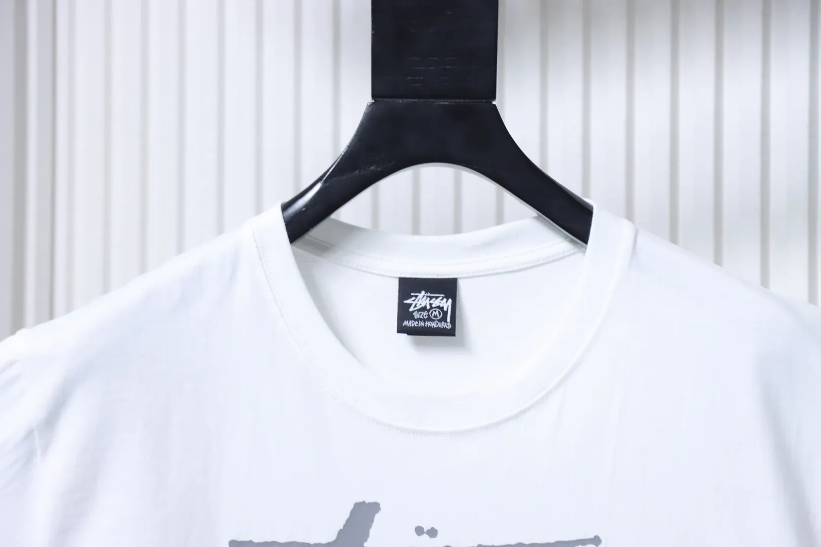 Neckline