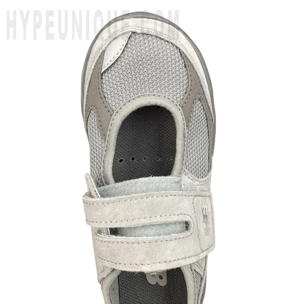The right foot pair