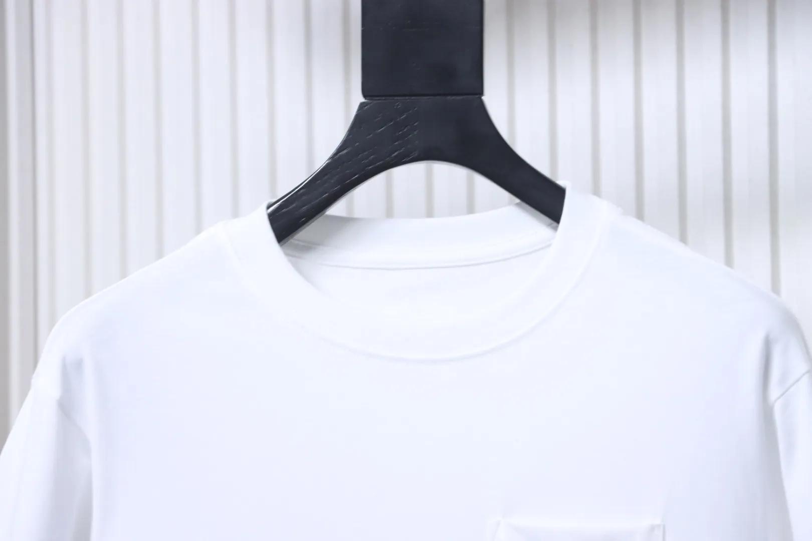 Neckline