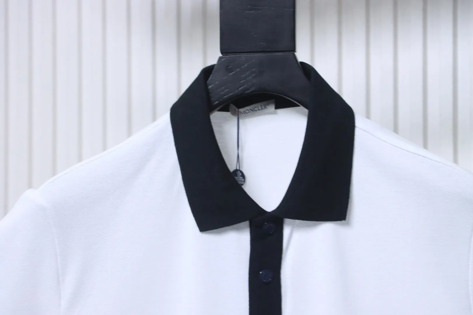 Neckline