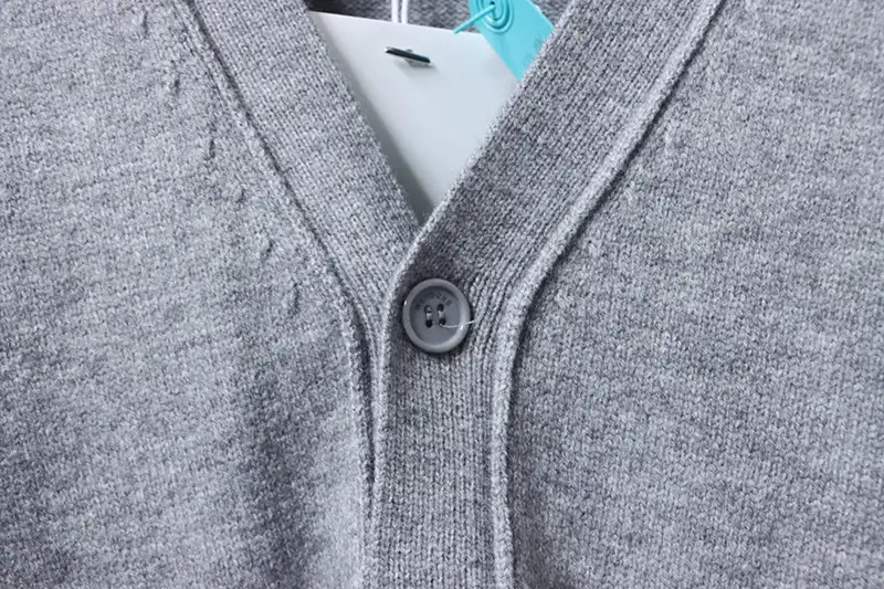 Neckline
