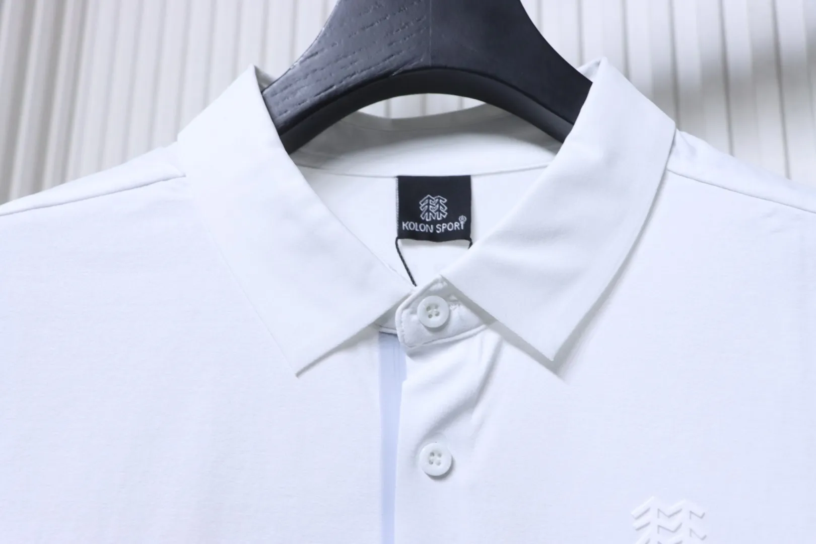 Collar Detail