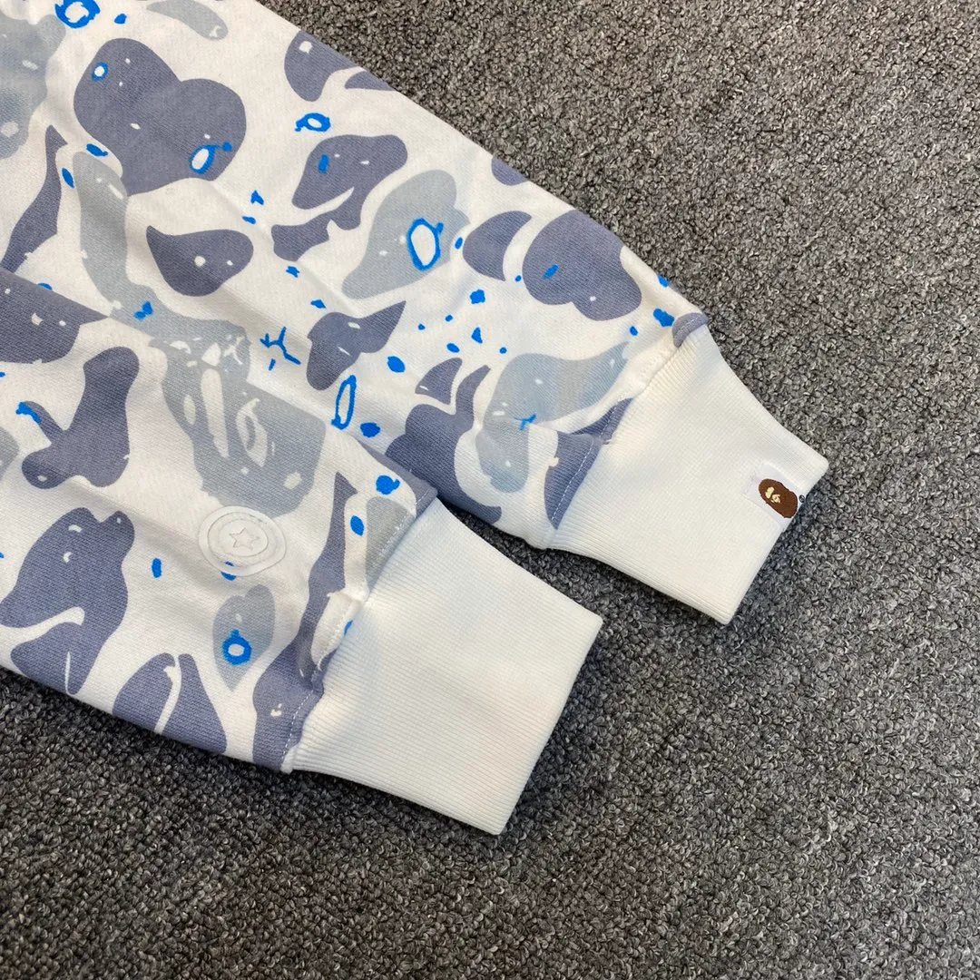 Sleeve Cuffs Detail