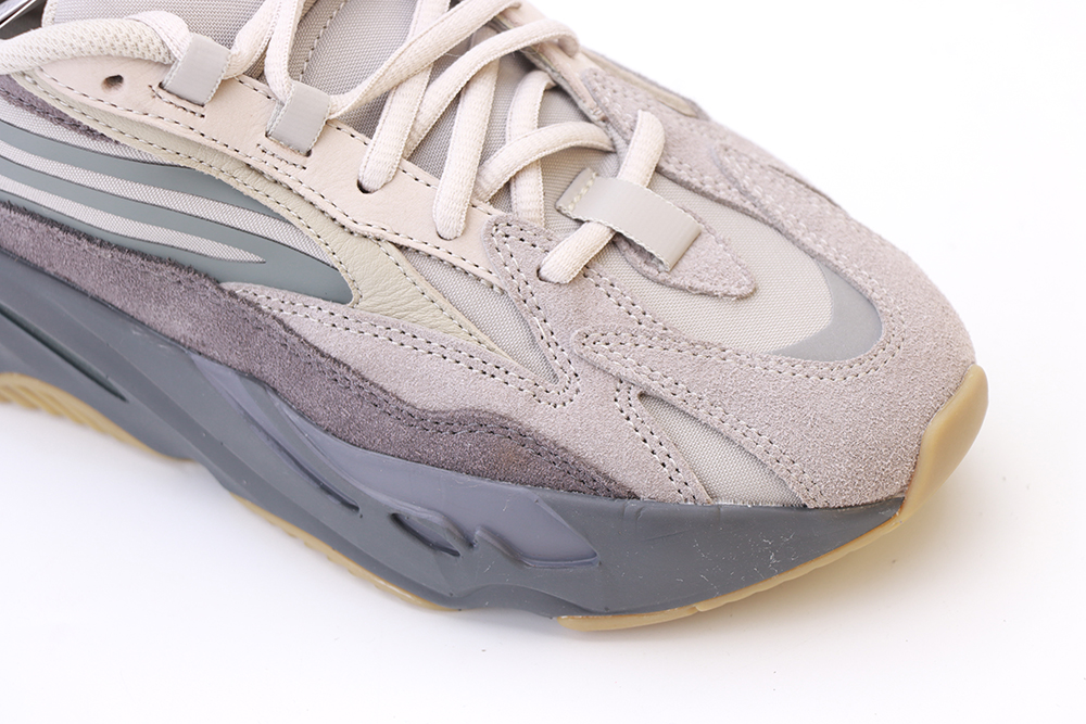 Yeez 700 V2 ‘Tephra’