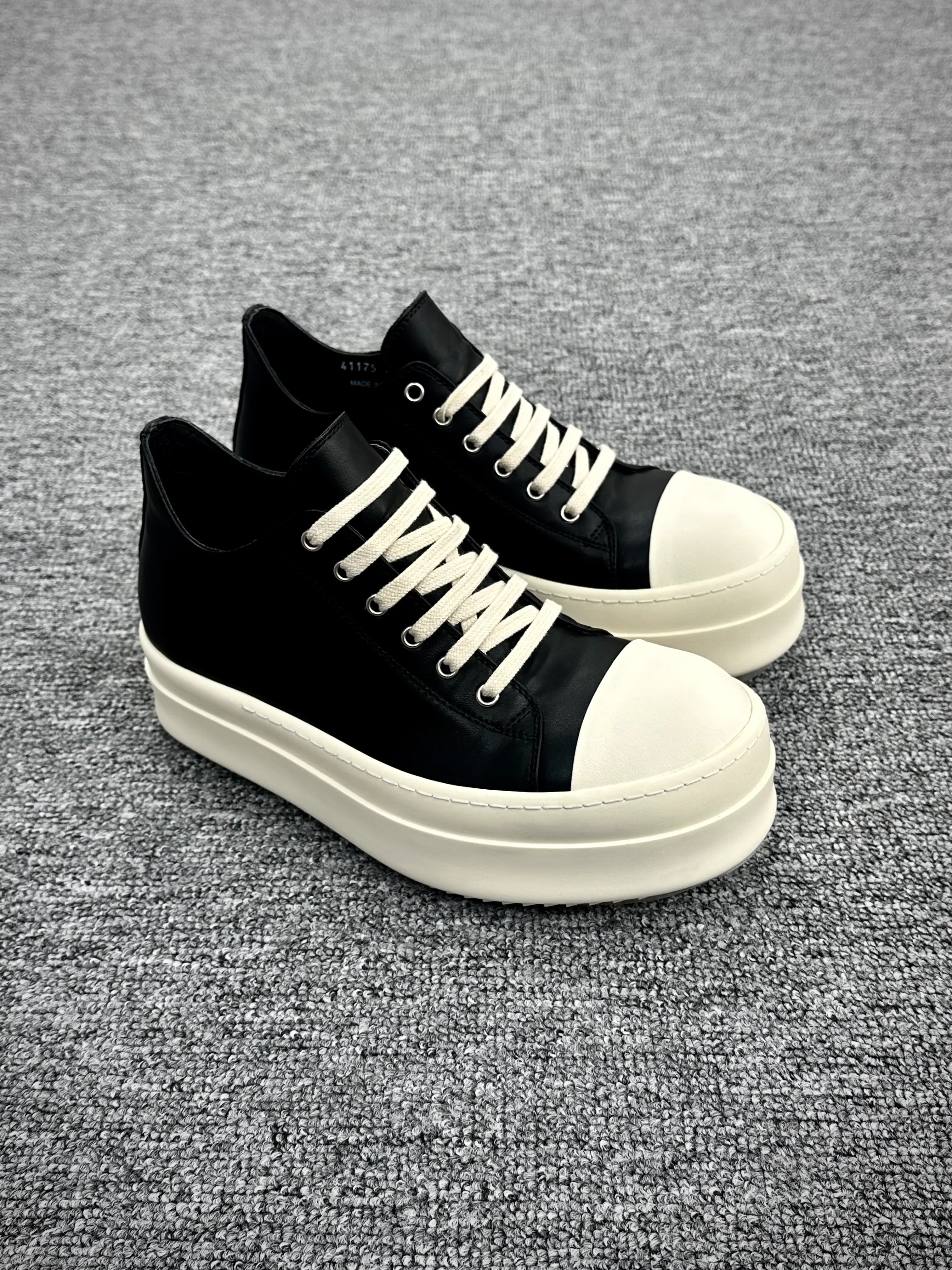 R 0wens “Black/Milk” Leather Low Sneakers