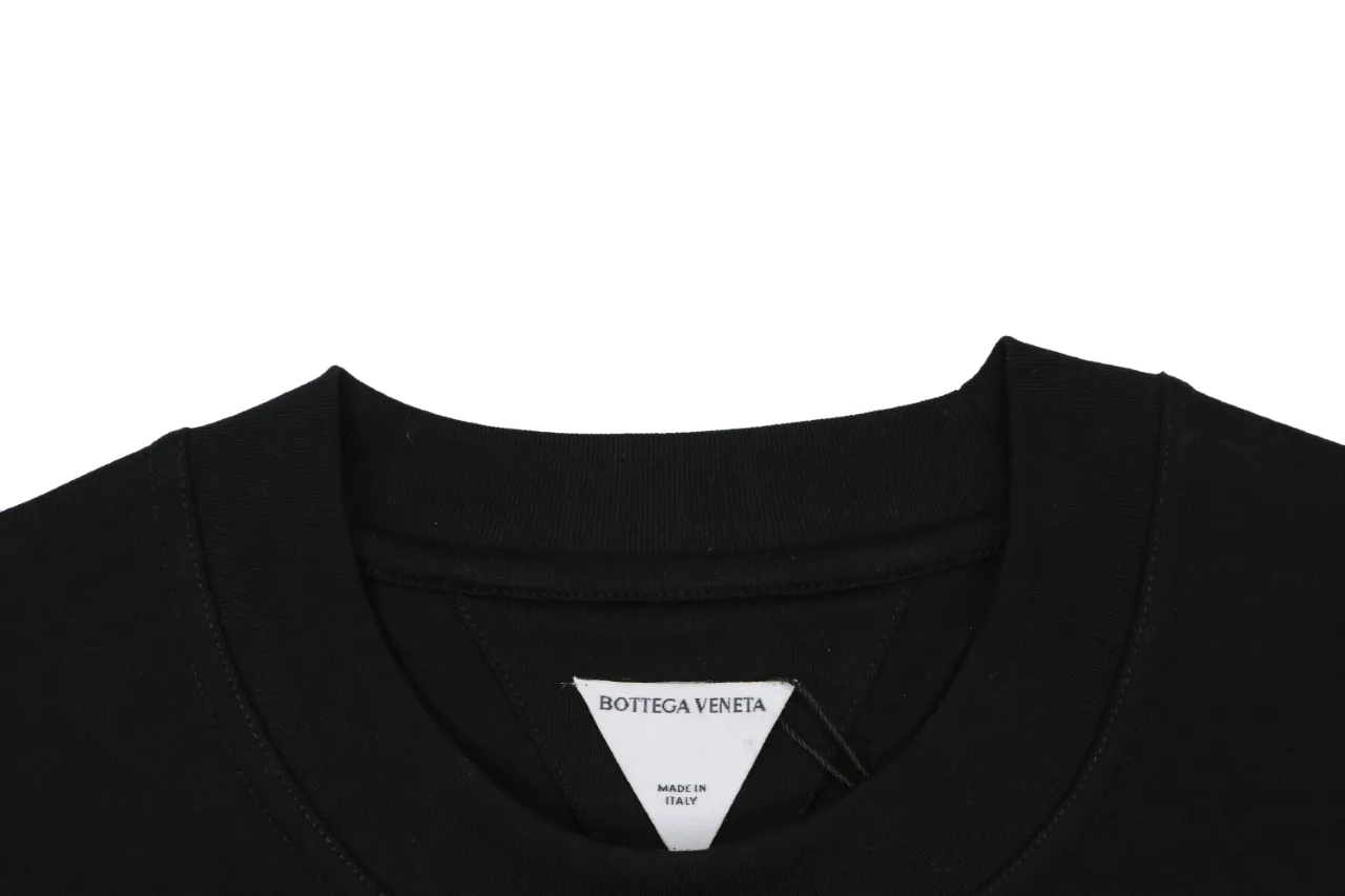 Neckline