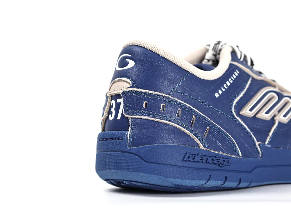 Men’s Hamptons Worn-out Sneaker in Navy