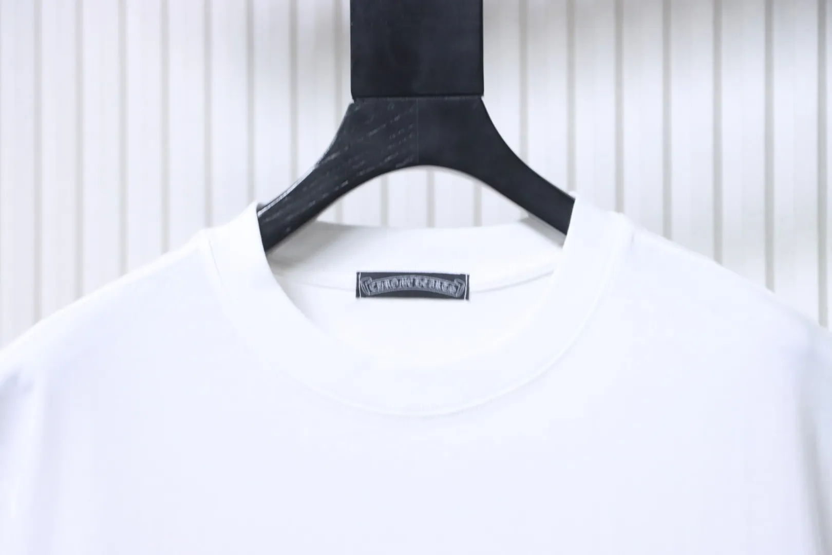 Neckline