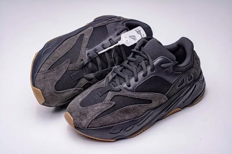 Yeezy Boost 700 Utility Black (2019/2023) Replica