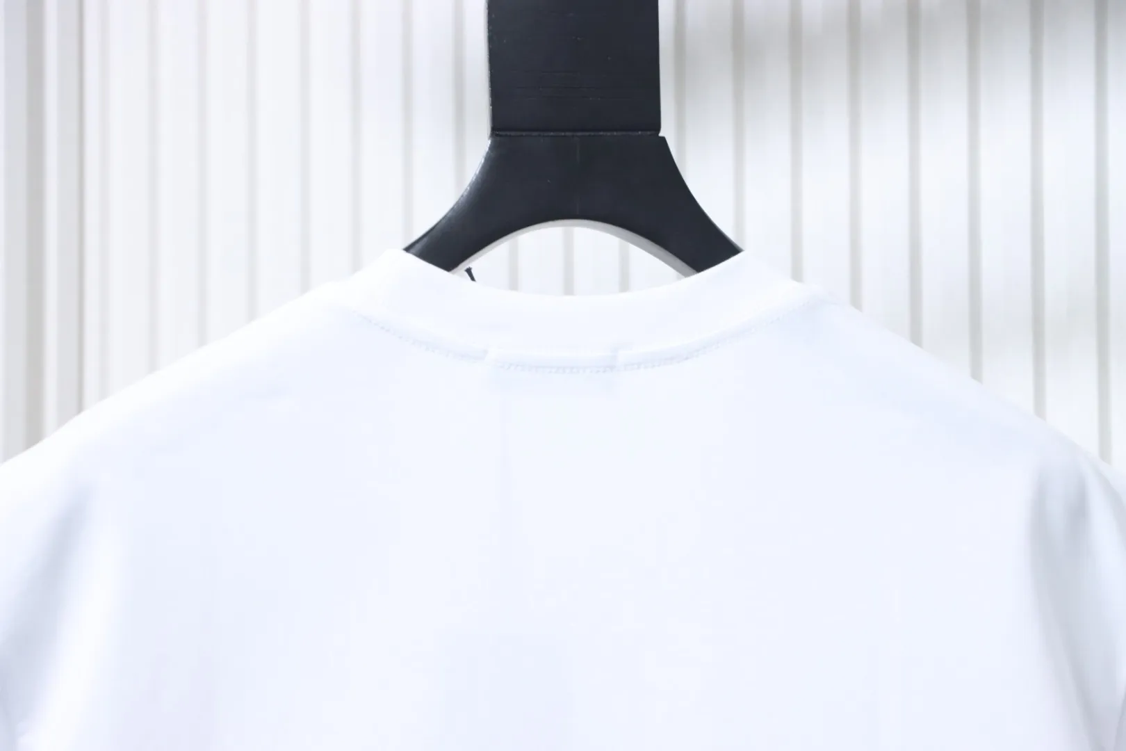Neckline