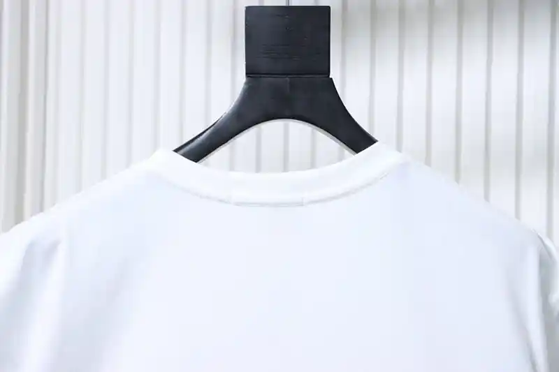 Neckline
