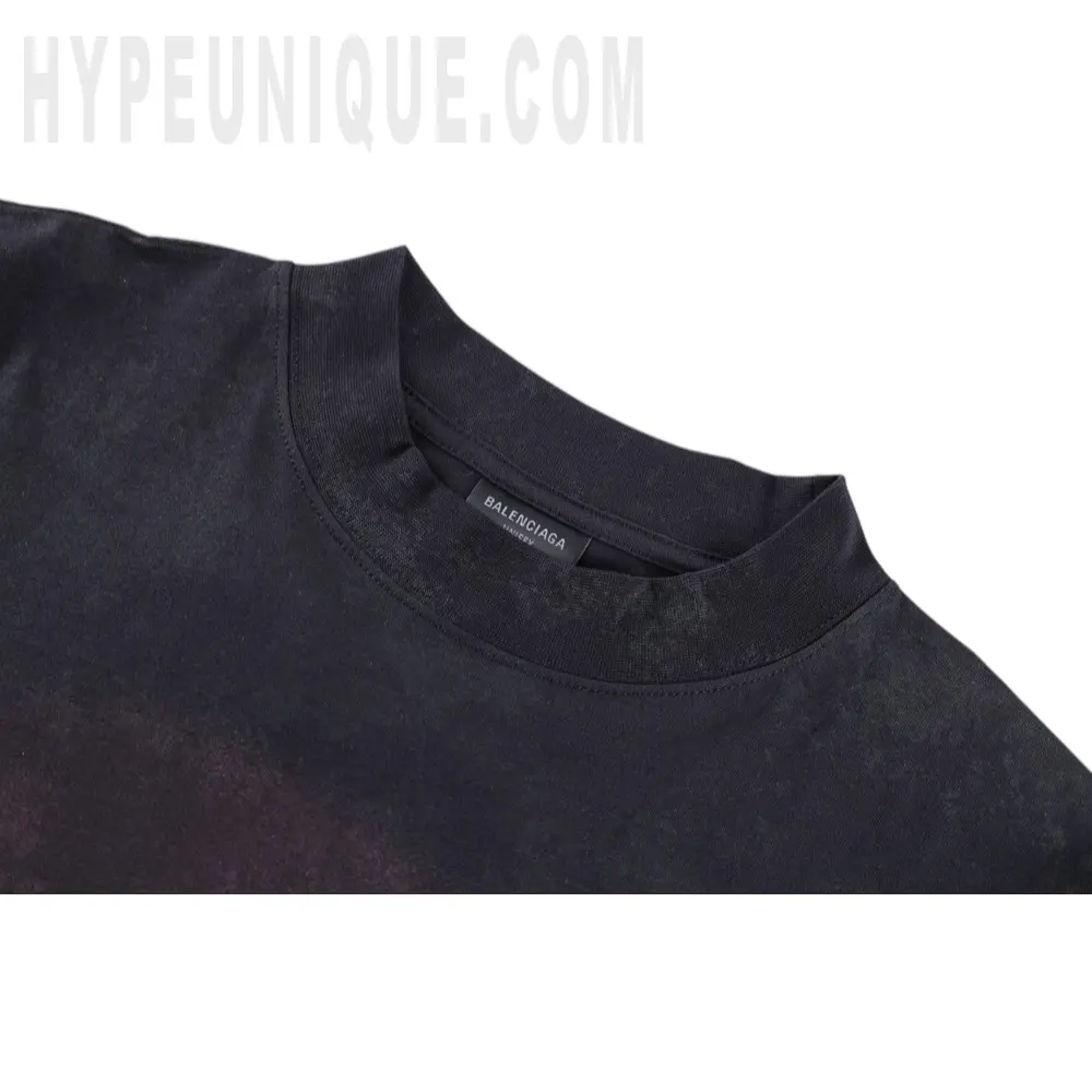Close-up of the collar detail