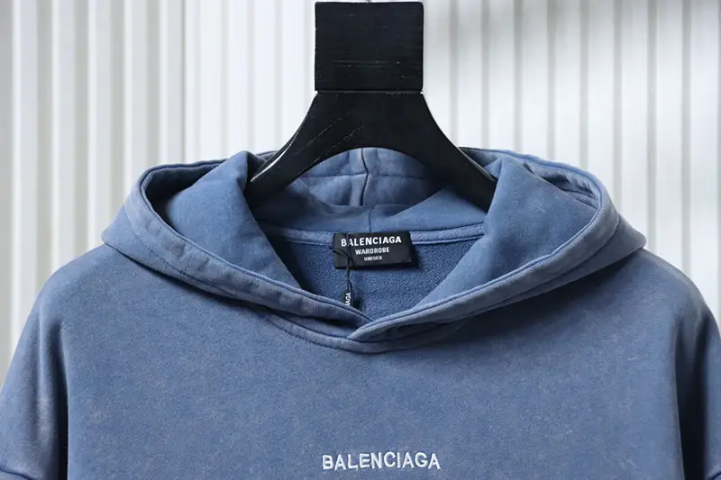 Neckline