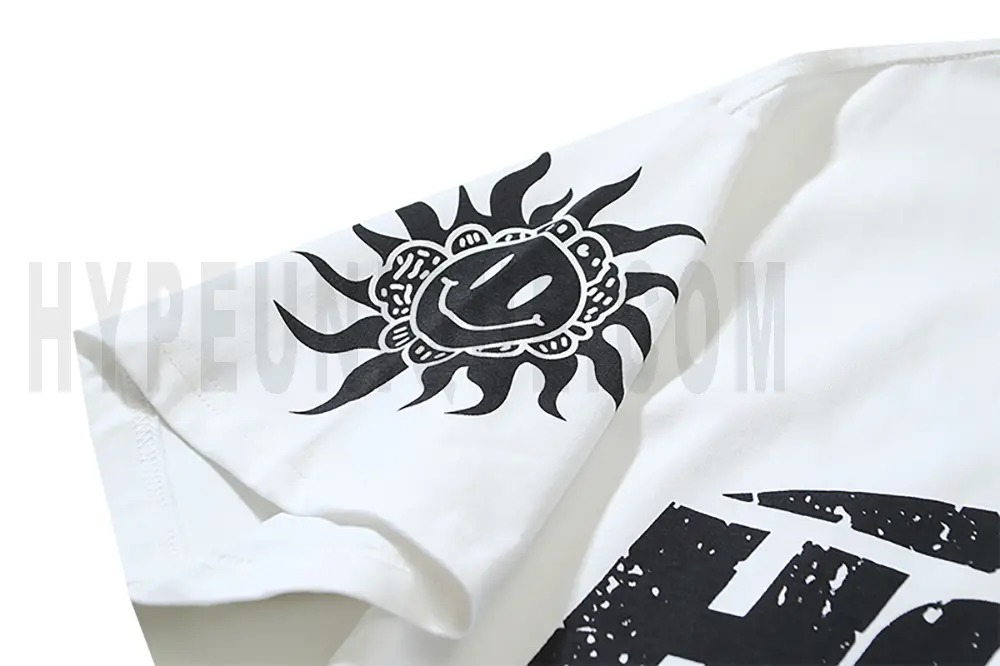 Artistic motifs displayed on sleeves