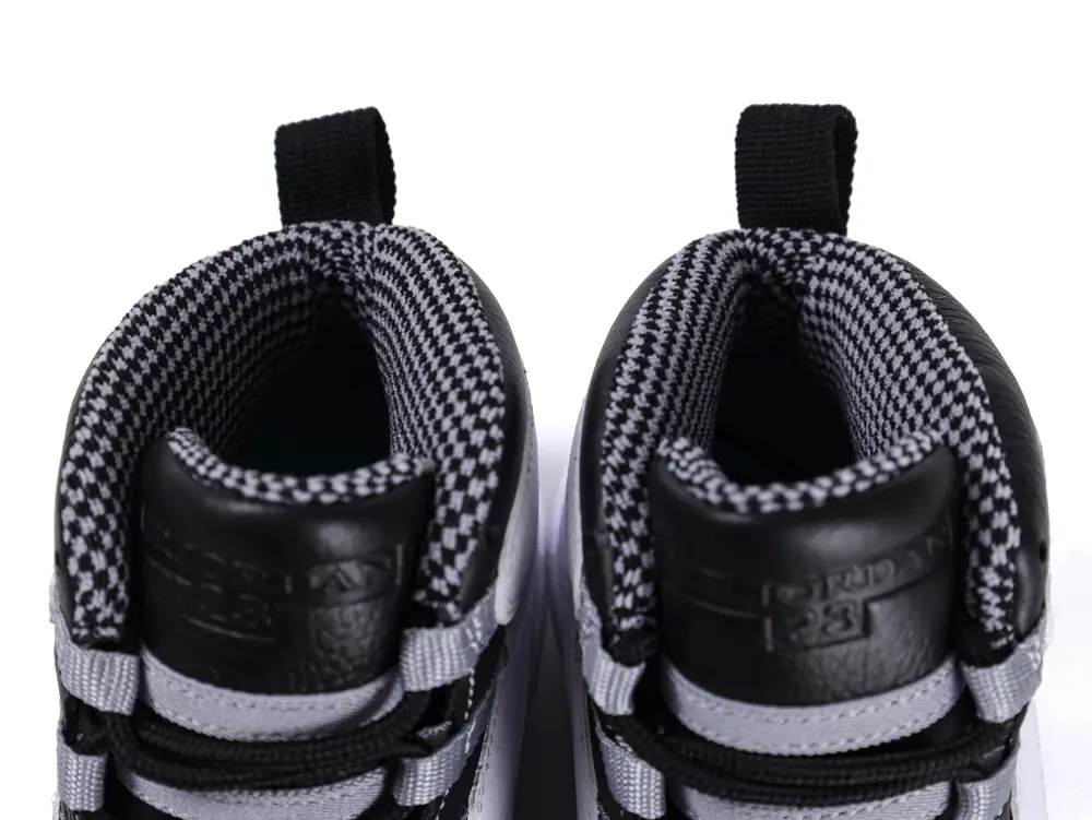 Black and gray shoe collar